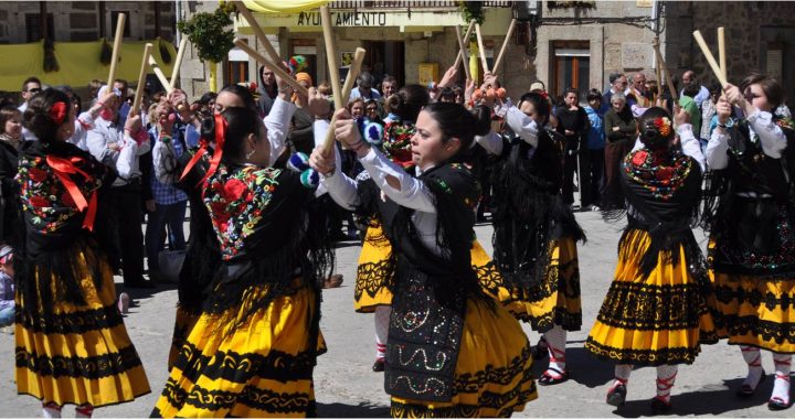 Danzas del Paloteo típicas de Hoyocasero